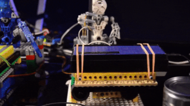 Everything Counts egy Lego Zenekar előadásában