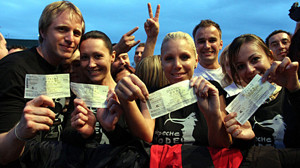 depeCHe MODE - Live In Budapest 2009 - Friends